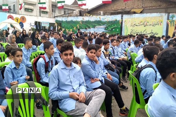 نواختن زنگ دفاع مقدس و بازگشایی در قائمشهر