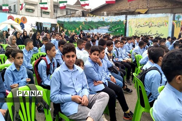 نواختن زنگ دفاع مقدس و بازگشایی در قائمشهر