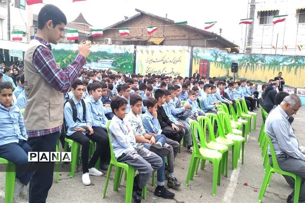نواختن زنگ دفاع مقدس و بازگشایی در قائمشهر