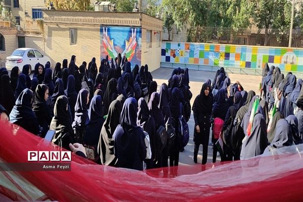 مراسم شروع سال تحصیلی و بزرگداشت هفته دفاع مقدس در دبیرستان شرف