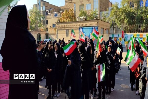 مراسم شروع سال تحصیلی و بزرگداشت هفته دفاع مقدس در دبیرستان شرف