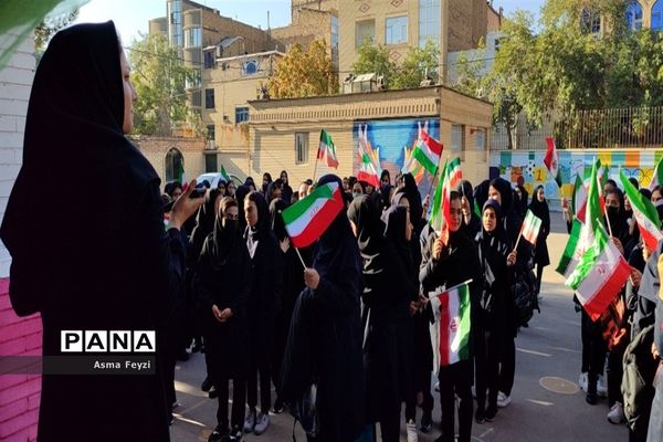 مراسم شروع سال تحصیلی و بزرگداشت هفته دفاع مقدس در دبیرستان شرف