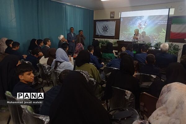 جشن دانش‌آموزان قبولی پایه هفتم در دبیرستان استعدادهای درخشان شهید بهشتی رودهن