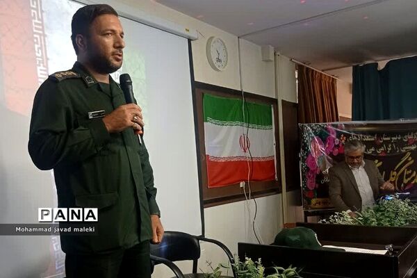 جشن دانش‌آموزان قبولی پایه هفتم در دبیرستان استعدادهای درخشان شهید بهشتی رودهن