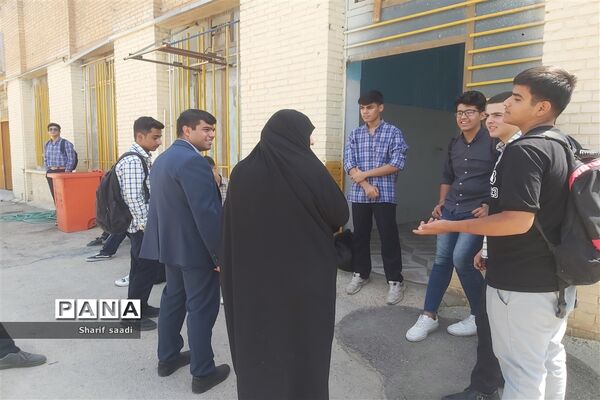بازدید مدیرآموزش پرورش ناحیه چهارشیراز از مدارس در اولین روز مهرماه