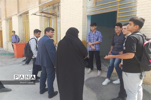 بازدید مدیرآموزش پرورش ناحیه چهارشیراز از مدارس در اولین روز مهرماه