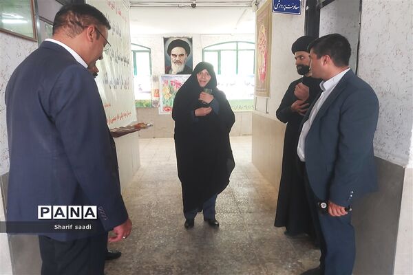 بازدید مدیرآموزش پرورش ناحیه چهارشیراز از مدارس در اولین روز مهرماه