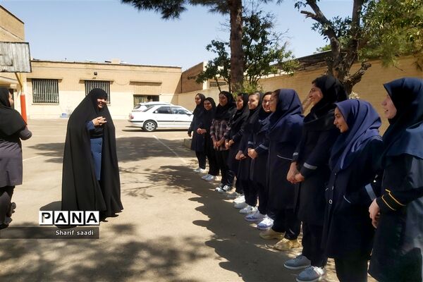 بازدید مدیرآموزش پرورش ناحیه چهارشیراز از مدارس در اولین روز مهرماه