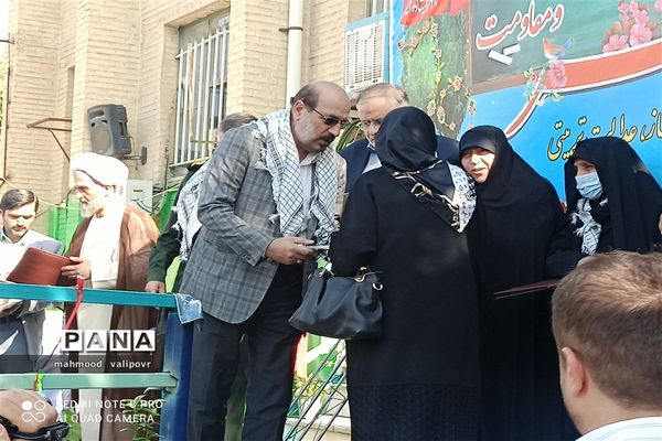 نواختن زنگ مهر ومقاومت در مدارس استان قزوین