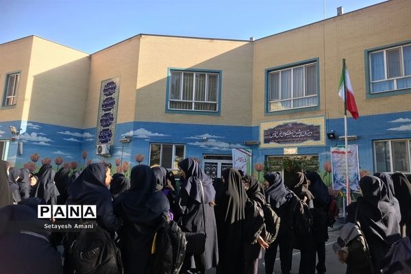 مراسم آغاز سال تحصیلی در دبیرستان شاهد ارض اقدس