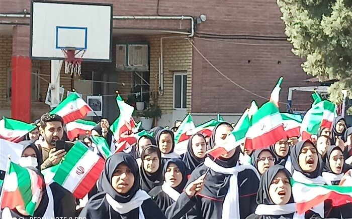 آیین بازگشایی مدارس استان قزوین و گرامیداشت هفته دفاع مقدس در دبیرستان حاجی بهرامی/فیلم