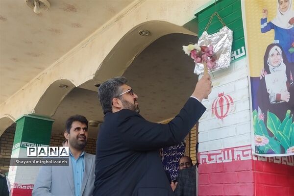 آیین نواختن زنگ مهر در مدرسه شاهد و کمال شهرستان‌قرچک