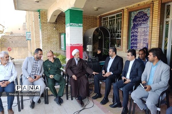 آیین نواختن زنگ مهر در مدرسه شاهد و کمال شهرستان‌قرچک