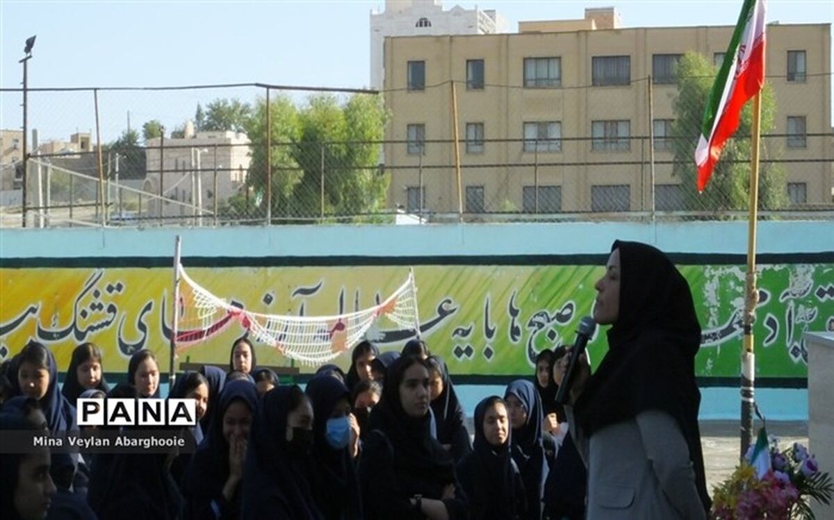 نواختن زنگ مهر مهدوی در دبیرستان نمونه سمیه شهرستان پیشوا/فیلم
