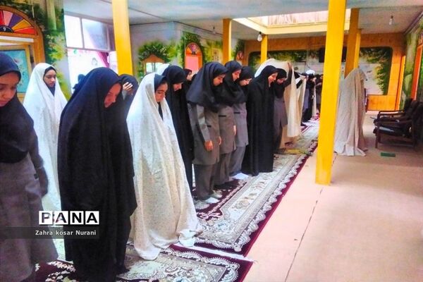 نواخته شدن زنگ آغاز سال تحصیلی و نماز در دبیرستان نمونه اندیشه کاشمر