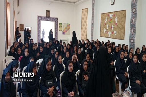 نواخته شدن زنگ مقاومت و ایثار و شروع بهار دانایی در مدرسه شهید نجفی فدافن کاشمر