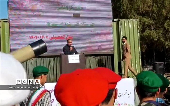 نواخته شدن زنگ آغاز سال تحصیلی در مدرسه شهدای شهرستان شهریار به روایت دانش‌آموزخبرنگار پانا/فیلم