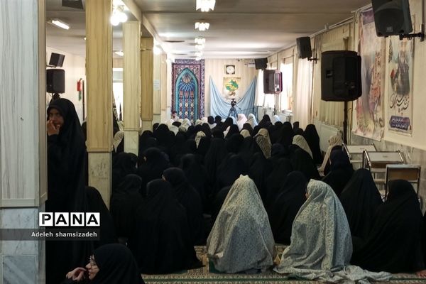 اقامه نماز ظهر و عصر توسط نماینده ولی فقیه و امام جمعه مشهد مقدس در آغاز سال تحصیلی در دبیرستان شاهد فاطمیه