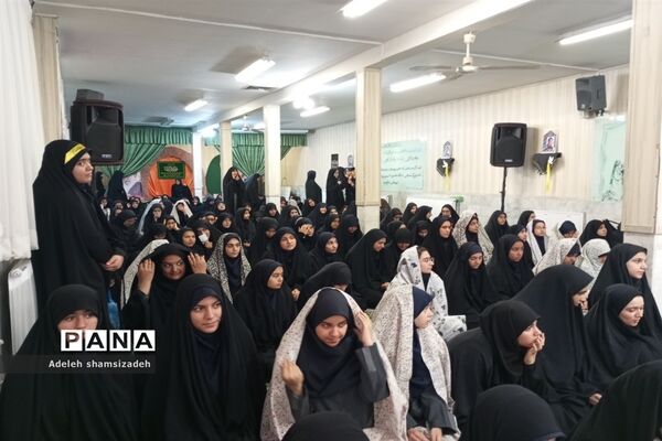 اقامه نماز ظهر و عصر توسط نماینده ولی فقیه و امام جمعه مشهد مقدس در آغاز سال تحصیلی در دبیرستان شاهد فاطمیه