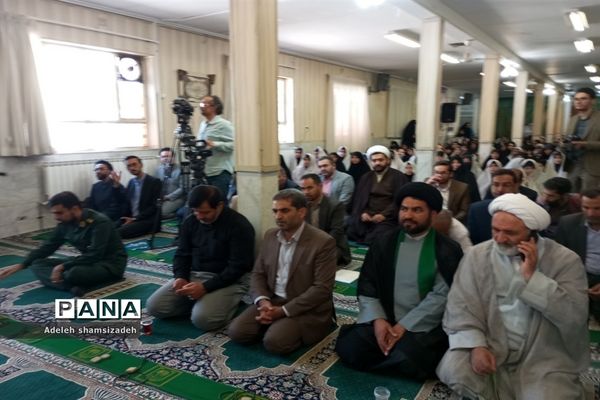 اقامه نماز ظهر و عصر توسط نماینده ولی فقیه و امام جمعه مشهد مقدس در آغاز سال تحصیلی در دبیرستان شاهد فاطمیه