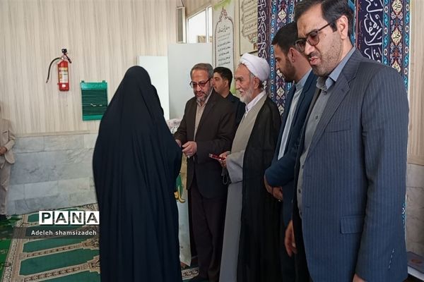 اقامه نماز ظهر و عصر توسط نماینده ولی فقیه و امام جمعه مشهد مقدس در آغاز سال تحصیلی در دبیرستان شاهد فاطمیه