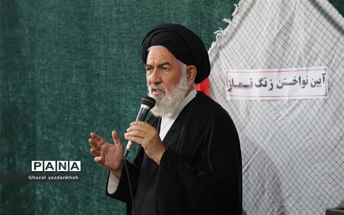 نماز وسیله قرب الهی و مایه آرامش انسان‌هاست