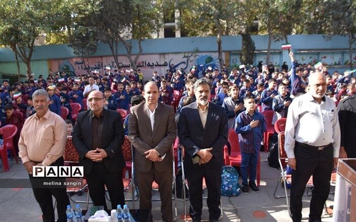 جشن آغاز سال تحصیلی همزمان با آغاز امامت امام زمان (عج) در مدارس چهاردانگه /فیلم
