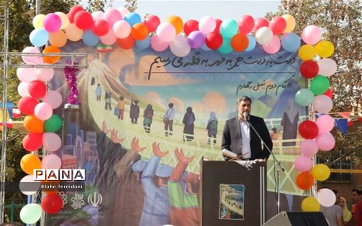 دانش‌آموزان در تعیین سرنوشت کشور نقش به‌سزایی دارند