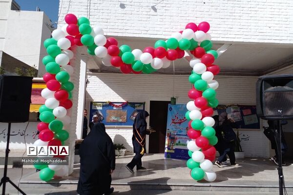 جشن آغاز سال تحصیلی جدید در دبیرستان شهیده معصومه قزوینی منطقه ۱۳