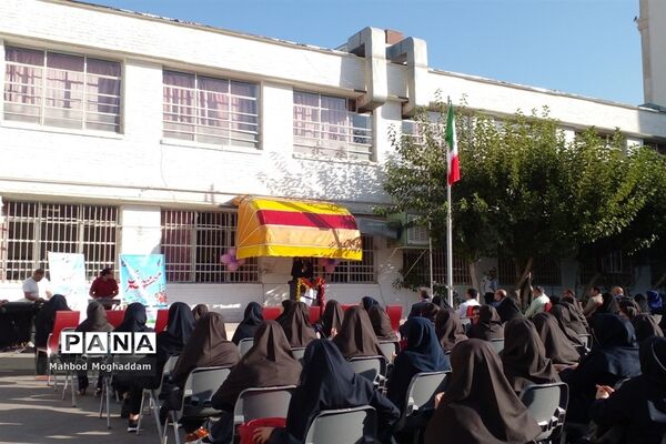 جشن آغاز سال تحصیلی جدید در دبیرستان شهیده معصومه قزوینی منطقه ۱۳