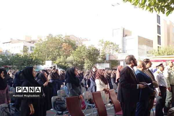 جشن آغاز سال تحصیلی جدید در دبیرستان شهیده معصومه قزوینی منطقه ۱۳