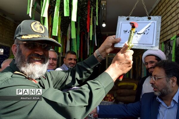 نواخته شدن زنگ مهر و مقاومت در دبیرستان شهید آوینی منطقه ۱۴