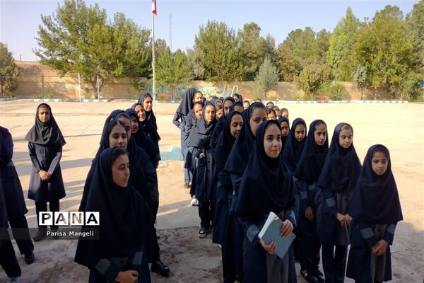 جشن  آغاز سال تحصیلی و گرامیداشت هفته دفاع مقدس در دبیرستان متوسطه اول توحید