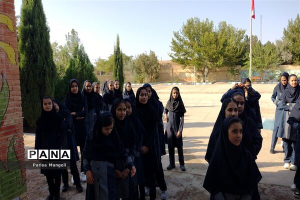 جشن  آغاز سال تحصیلی و گرامیداشت هفته دفاع مقدس در دبیرستان متوسطه اول توحید