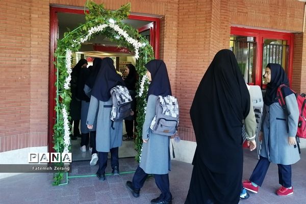 مراسم جشن بازگشایی مدارس و آیین نواختن زنگ مهر