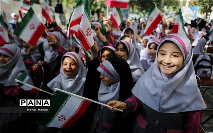 تعلیم و تربیت صحیح معلمان به دانش‌آموزان، ضامن آینده‌ای درخشان برای کشور است