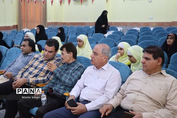 نشست صمیمی  استاندار بوشهر با کادر مدرسه استثنایی دوستان شهرستان بوشهر