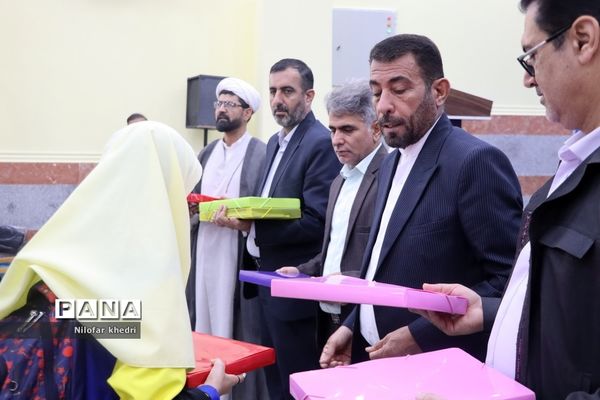 نشست صمیمی  استاندار بوشهر با کادر مدرسه استثنایی دوستان شهرستان بوشهر