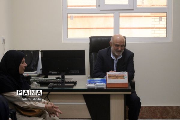 نشست صمیمی  استاندار بوشهر با کادر مدرسه استثنایی دوستان شهرستان بوشهر
