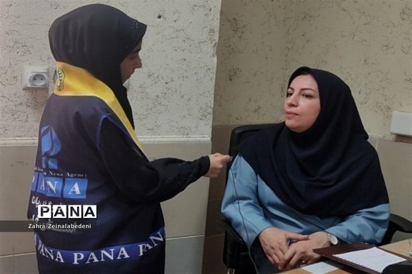 آیین و مانور بازگشایی مدارس در دبیرستان هیات امنایی بهرام رزمی