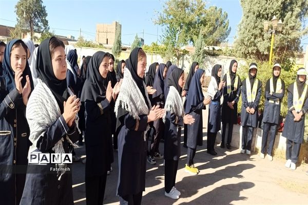 نواختن زنگ نماز، ایثار و مقاومت همزمان با آغاز سال تحصیلی جدید در دبیرستان برادران طباطبایی