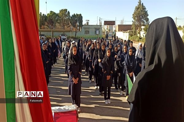 نواختن زنگ نماز، ایثار و مقاومت همزمان با آغاز سال تحصیلی جدید در دبیرستان برادران طباطبایی