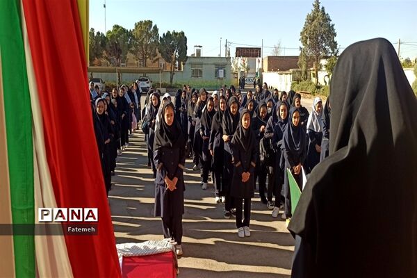 نواختن زنگ نماز، ایثار و مقاومت همزمان با آغاز سال تحصیلی جدید در دبیرستان برادران طباطبایی