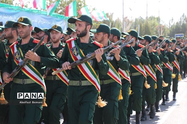 رژه یگان‌های نمونه نیروهای مسلح استان قم