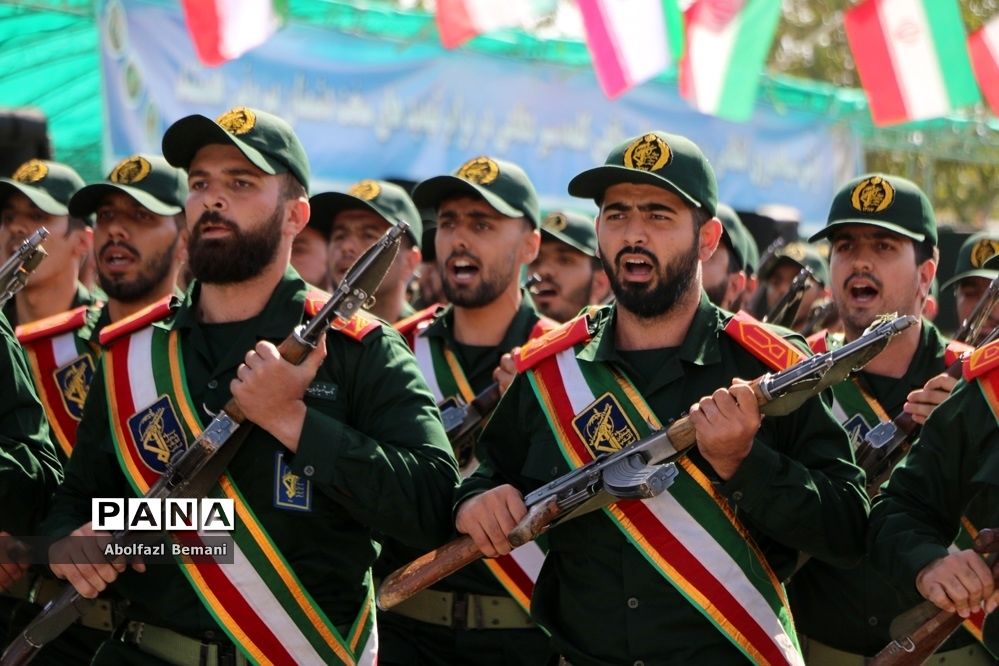 رژه یگان‌های نمونه نیروهای مسلح استان قم