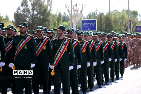 رژه یگان‌های نمونه نیروهای مسلح استان قم