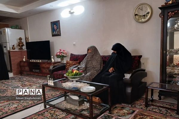 دیدارمدیرآموزش و پرورش اسلامشهر با خانواده شهدای دانش‌آموز