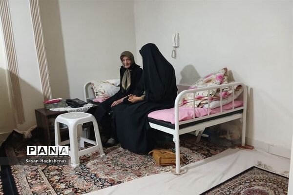 دیدارمدیرآموزش و پرورش اسلامشهر با خانواده شهدای دانش‌آموز