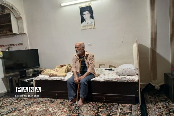 دیدارمدیرآموزش و پرورش اسلامشهر با خانواده شهدای دانش‌آموز