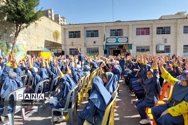 جشن آغاز امامت امام‌زمان(عج) در دبستان شهید سجادیان رودهن